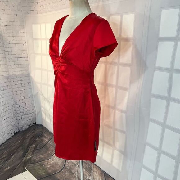 Lulu’s NWT Celebratory Mood Red Satin Short Sleeve Mini Dress size medium - Picture 6 of 14